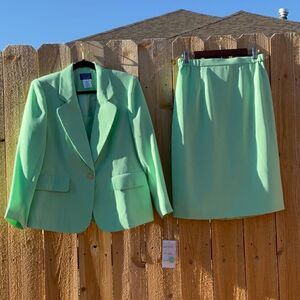 🔥 Take 50% OFF- Signature Collection Women's 2pc Skirt Suits, Size-12P